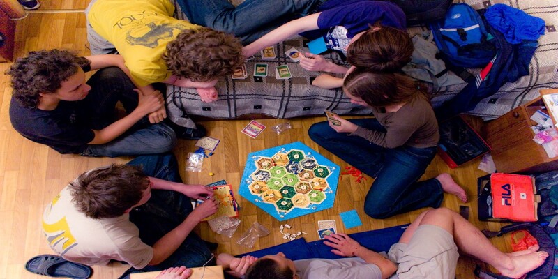 Đặc điểm nổi bật thu hút người chơi của board game nhóm đông